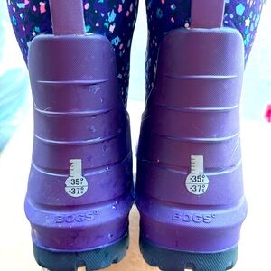 Purple Boggs kids insulated winter boots size 4 never worn